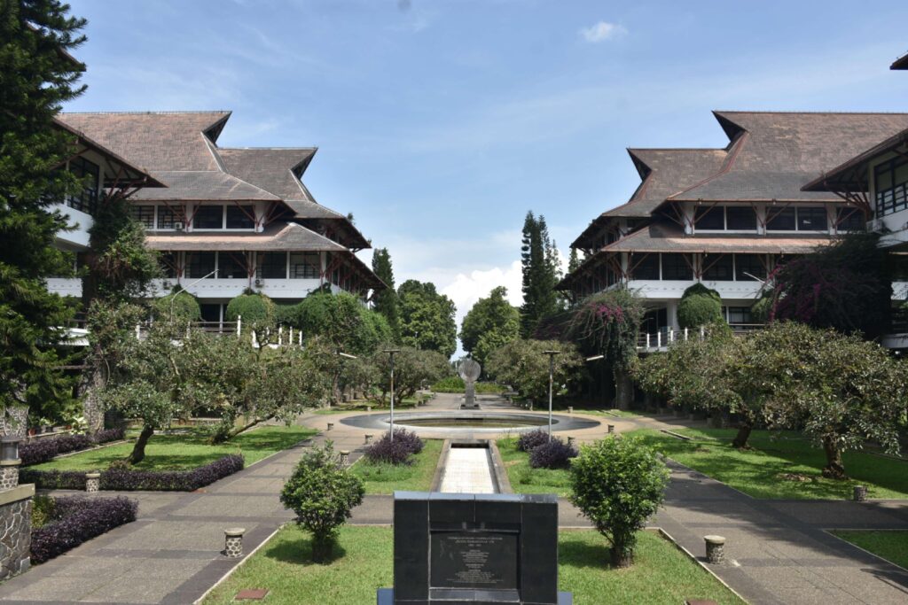 Universitas Negeri Terbaik institut-teknologi-bandung
