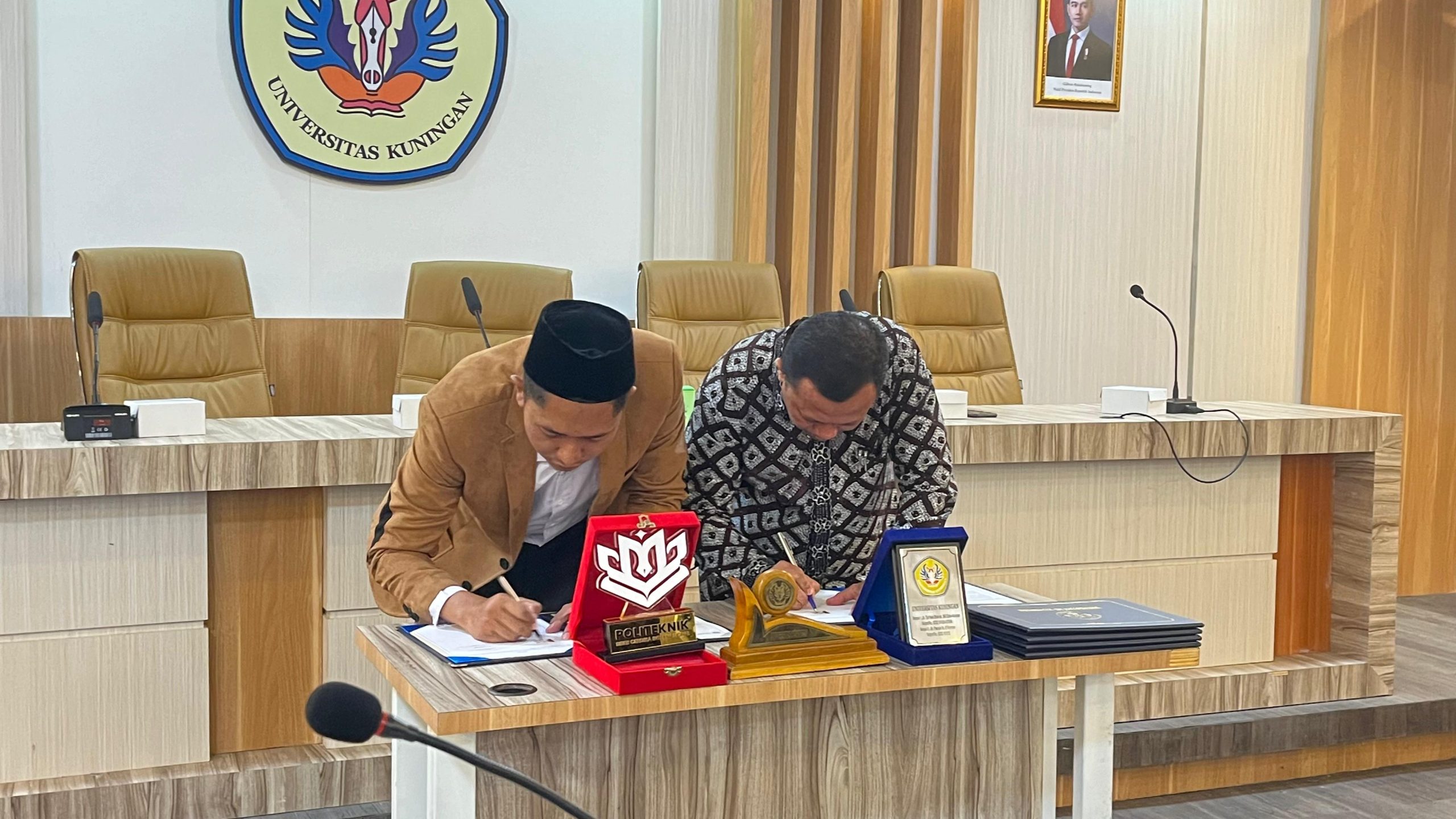 Penandatanganan MoU Politeknik Siber Cerdika & Universitas Kuningan