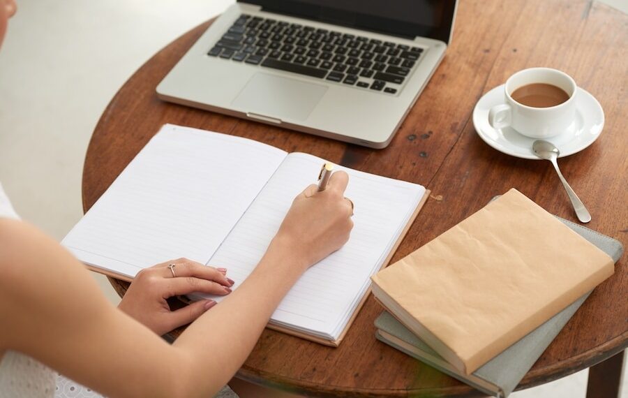 Tips Menulis Karya Ilmiah