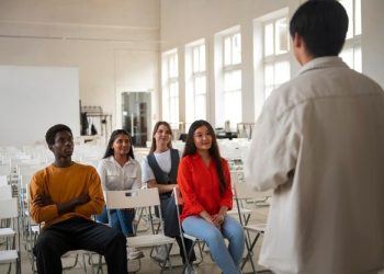 Bagaimana Cara Melatih Kemampuan Public Speaking di Kampus