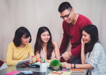 Cara menyeimbangkan organisasi dan akademik dengan baik