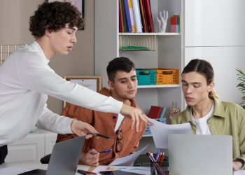 Apakah Kuliah Sambil Kerja Bisa Mengganggu IPK