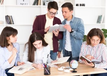 Bagaimana Mahasiswa Bisa Belajar Negosiasi dan Diplomasi