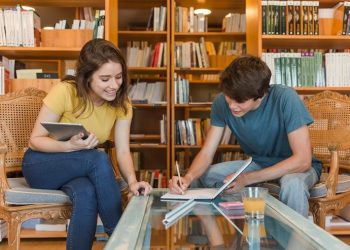 Publikasi ilmiah berpengaruh dalam kenaikan jabatan akademik karena menjadi komponen utama dalam perhitungan angka kredit (KUM).