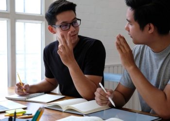 Cara Menghadapi Teman yang Sering Menyontek dalam Ujian