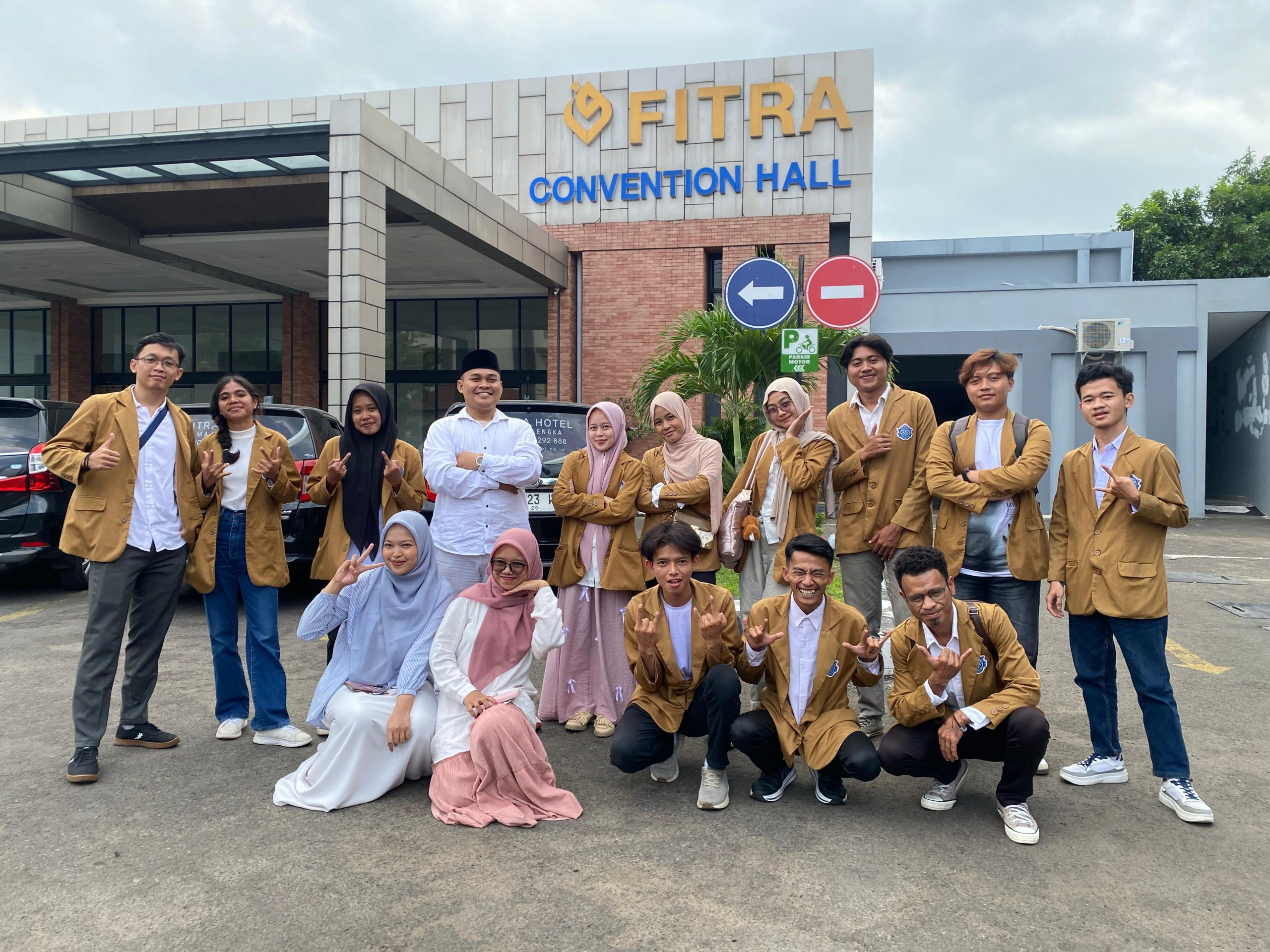 Mahasiswa Poltek SCI Terapkan Project-Based Learning Lewat Simulasi Bisnis Tour & Travel