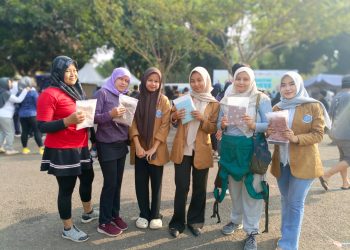 Mahasiswa Bisnis Digital Poltek SCI Kolaborasi Bareng UMKM Hijab di CFD Bima Cirebon