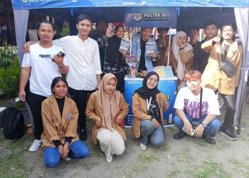 Mahasiswa Poltek SCI Sosialisasikan PMB & Dukung UMKM di Kejaksan Cirebon