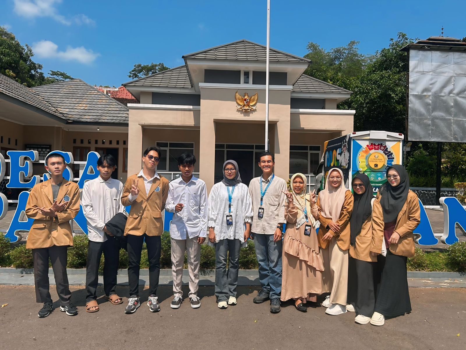 Mahasiswa PPEM Poltek SCI Bekali Petani Milenial