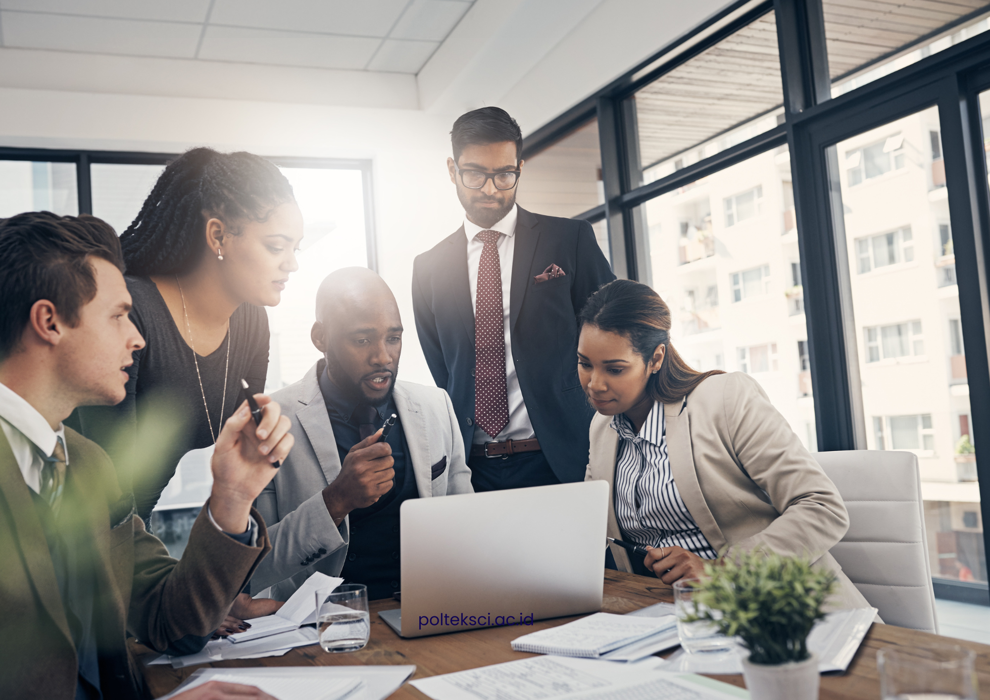 Tips Berkenalan dengan Senior agar Bisa Mendapat Ilmu Tambahan