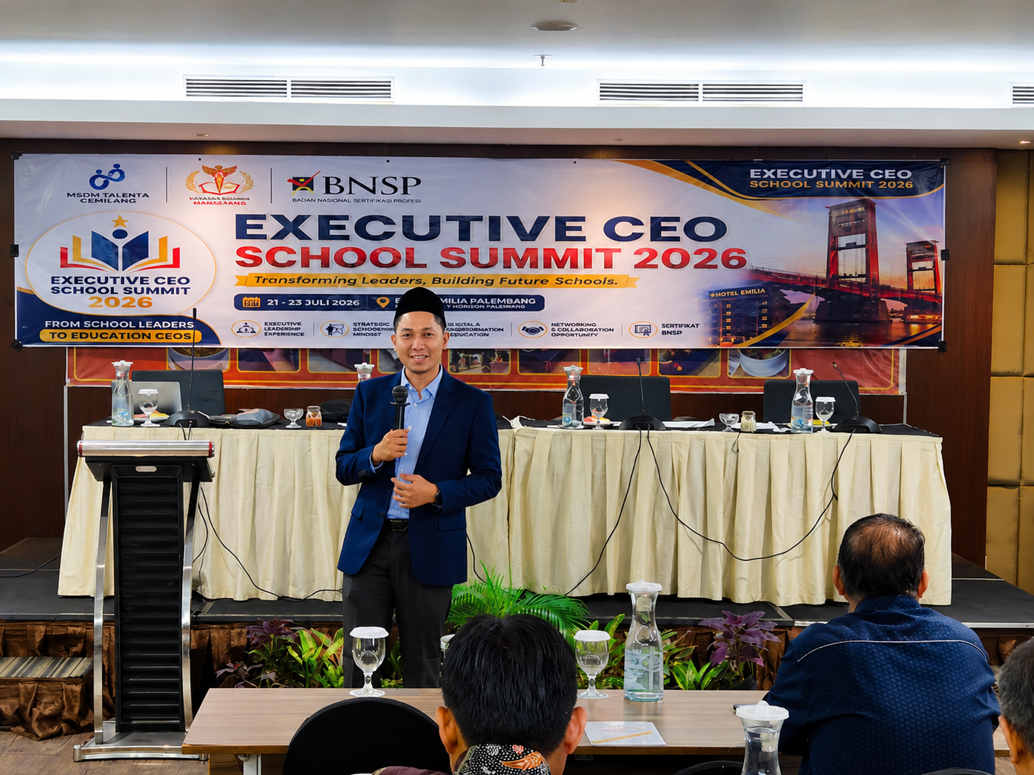 Direktur Poltek SCI Berikan Pelatihan Kepemimpinan dan Transformasi Pendidikan