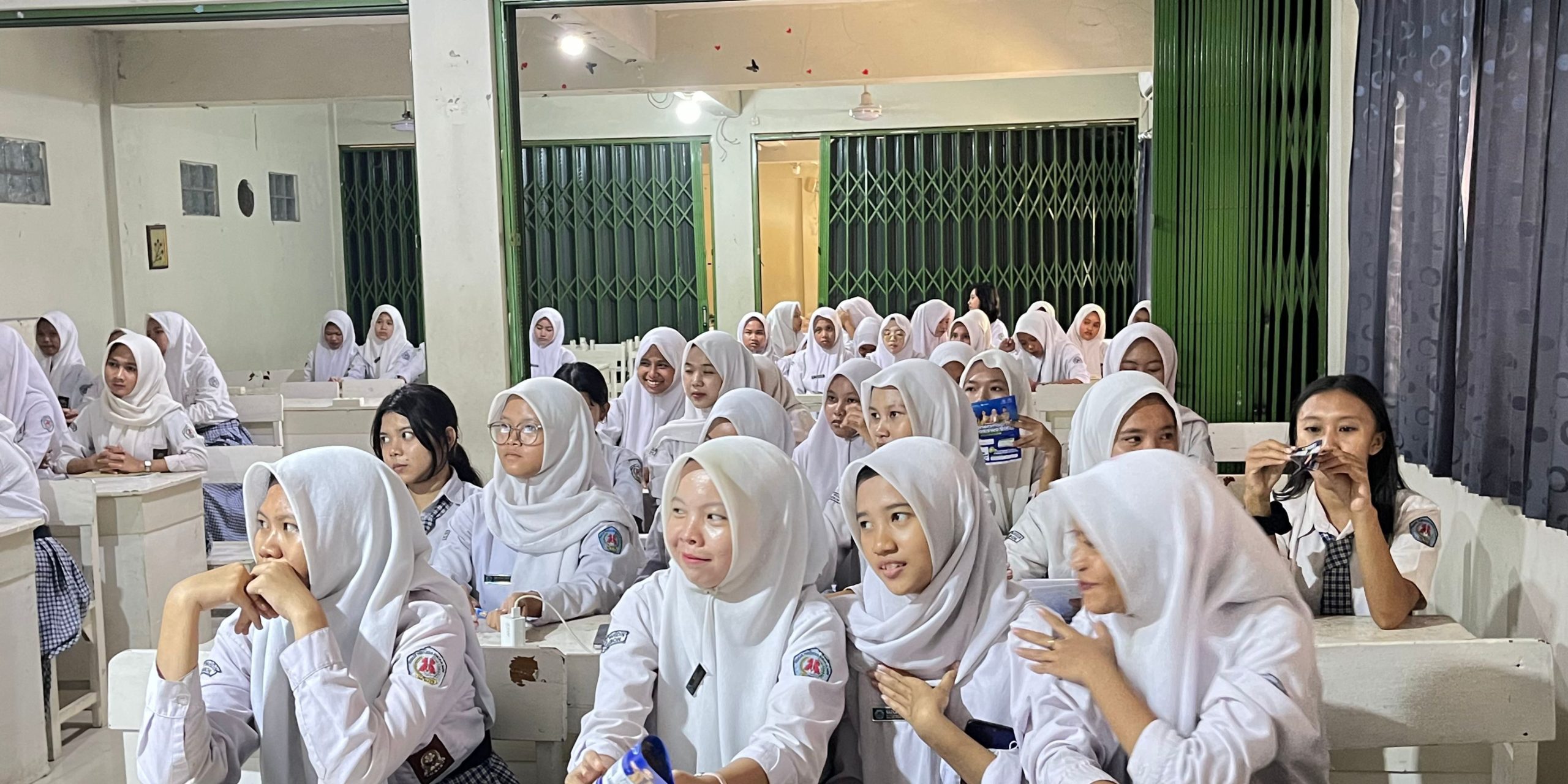 Poltek SCI Perkenalkan Pendidikan Digital kepada Siswa SMK Wahidin