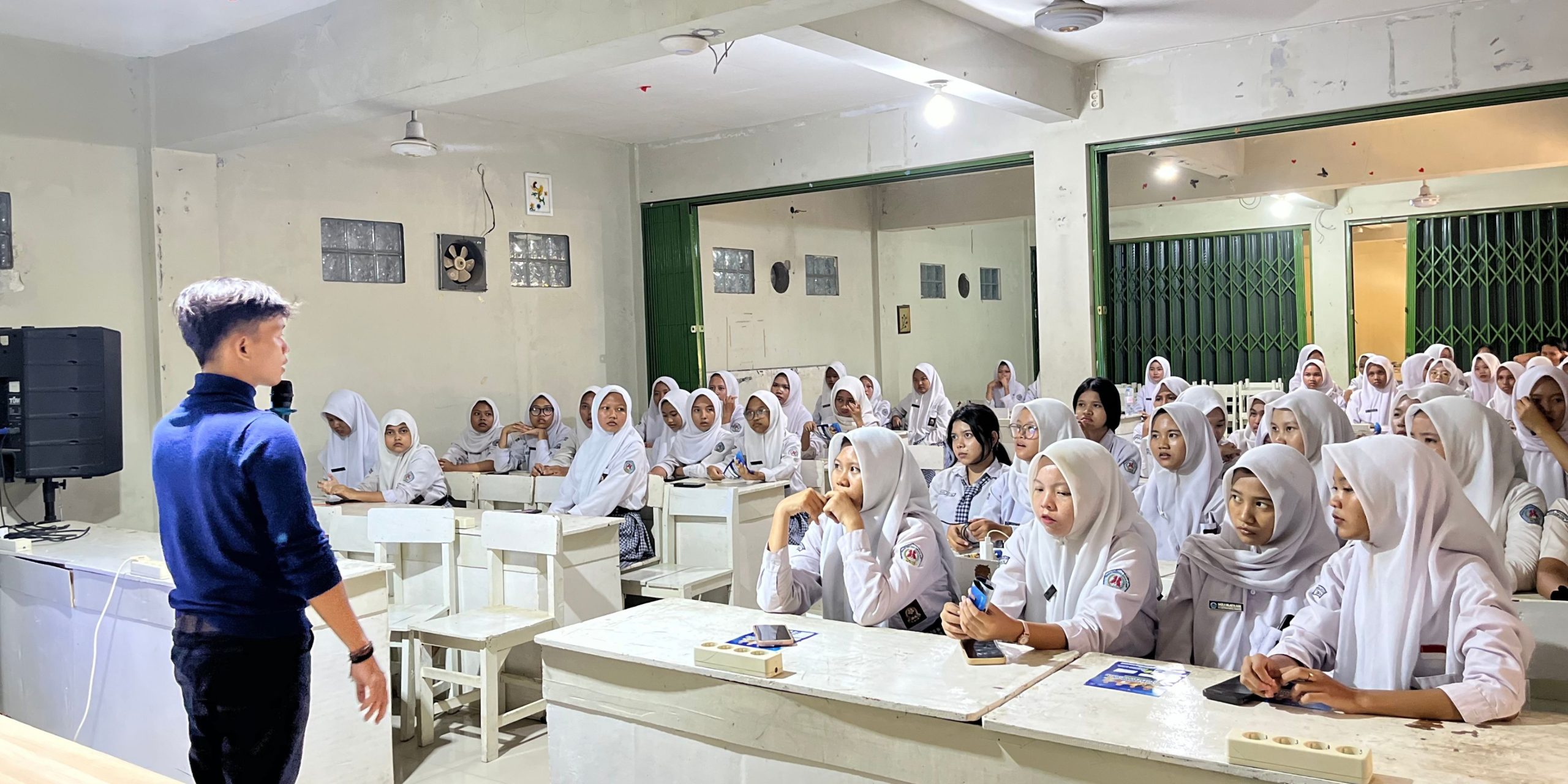 Poltek SCI menggelar sosialisasi PMB di SMK Wahiding Cirebon pada 8 Oktober 2026 untuk memperkenalkan pendidikan tinggi dan mempersiapkan siswa menghadapi era digital.