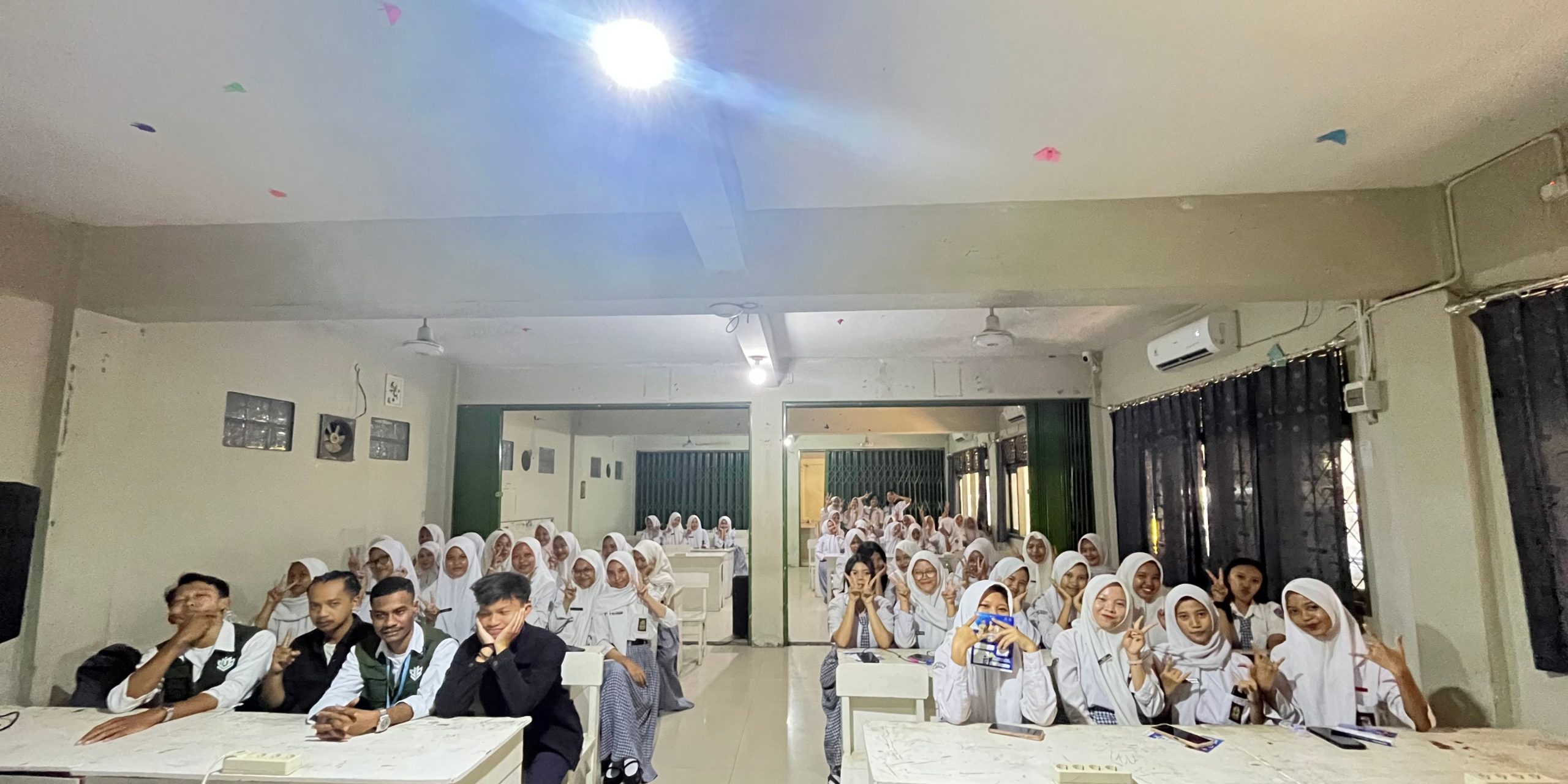 Poltek SCI Perkenalkan Pendidikan Digital kepada Siswa SMK Wahidin