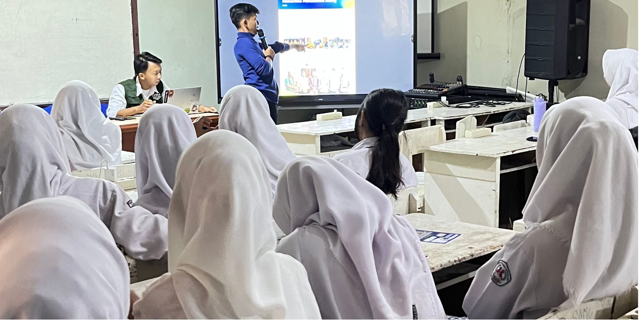 Poltek SCI Perkenalkan Pendidikan Digital kepada Siswa SMK Wahidin